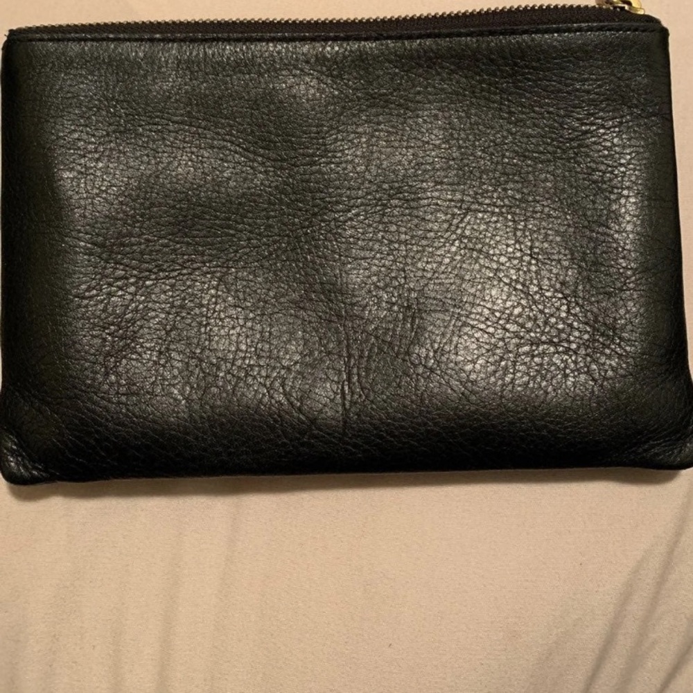 Black clutch